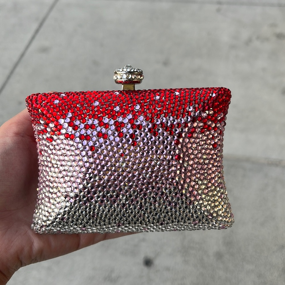 Sequin clutch